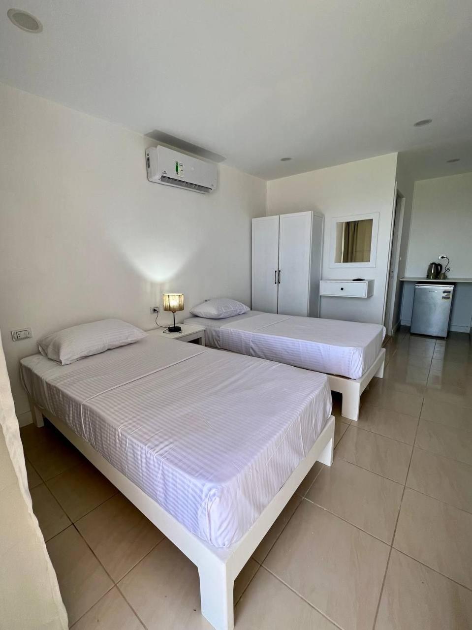 Serafy City Center Hostel And Pool For Foreigners Adults Only Hurghada Bilik gambar