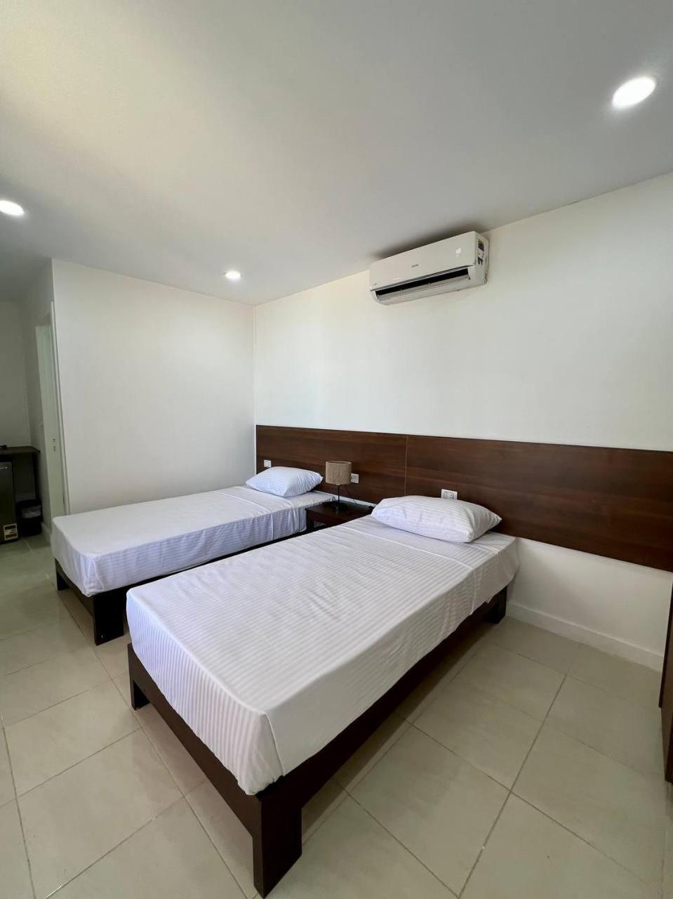 Serafy City Center Hostel And Pool For Foreigners Adults Only Hurghada Bilik gambar